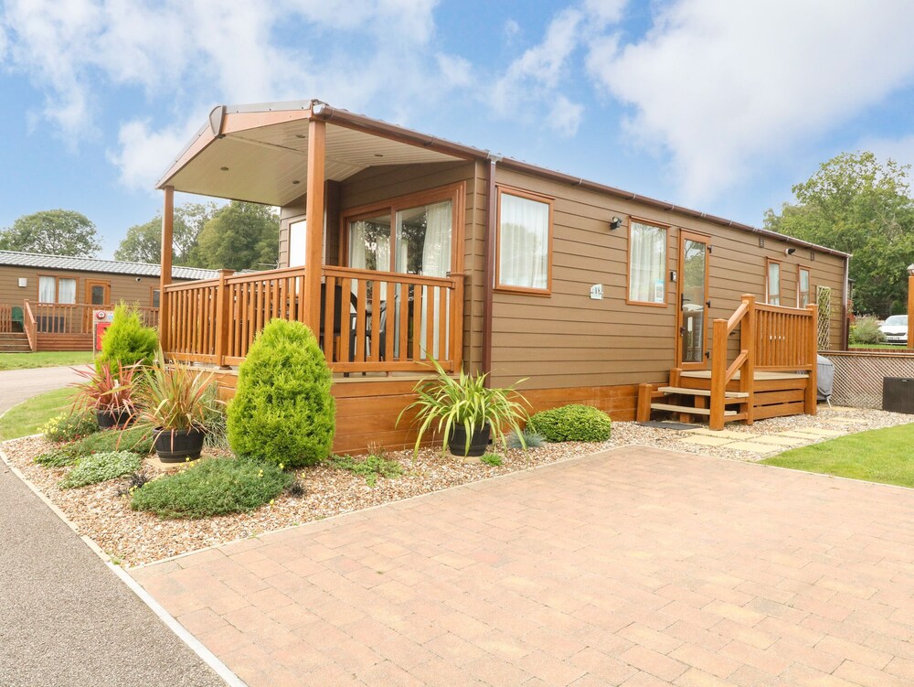 27 Lake View — 4-Star Luxury Hotel in Norwich, United Kingdom