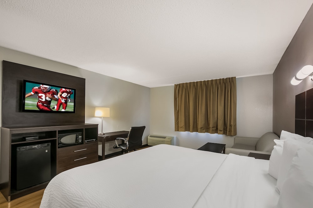 Red Roof Inn PLUS & Suites Knoxville West Cedar Bluff - photo 8