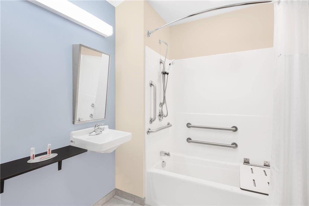 Microtel Inn & Suites by Wyndham Waynesburg - photo 7