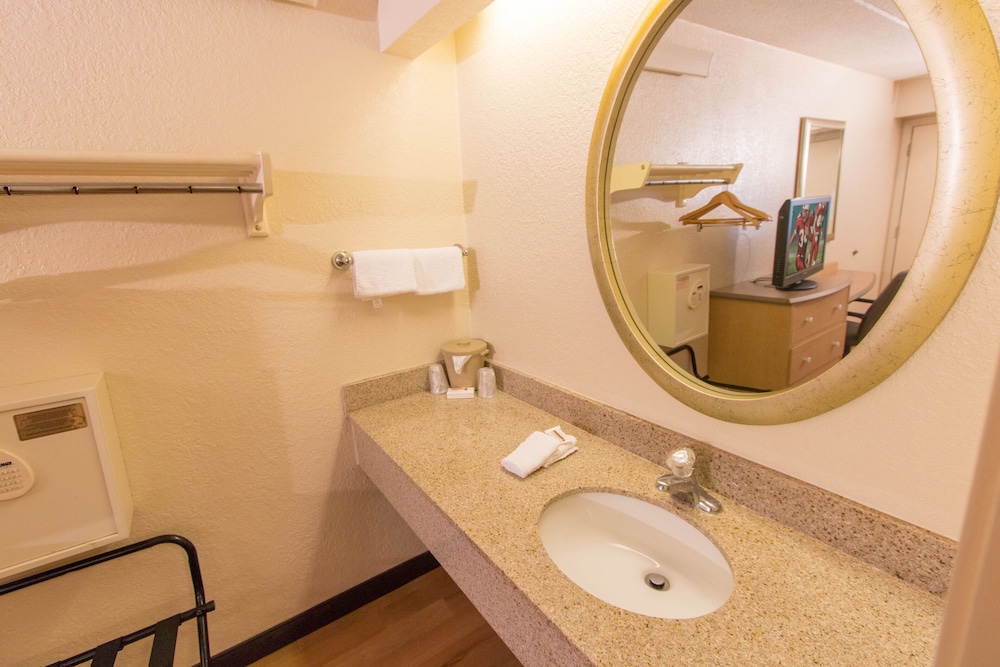 Red Roof Inn Hilton Head Island - photo 27