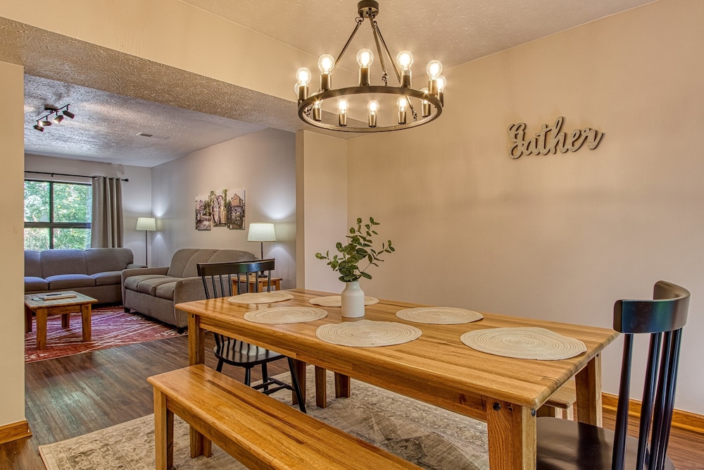 Pinecrest Townhomes 1K2Q Renovated - photo 10