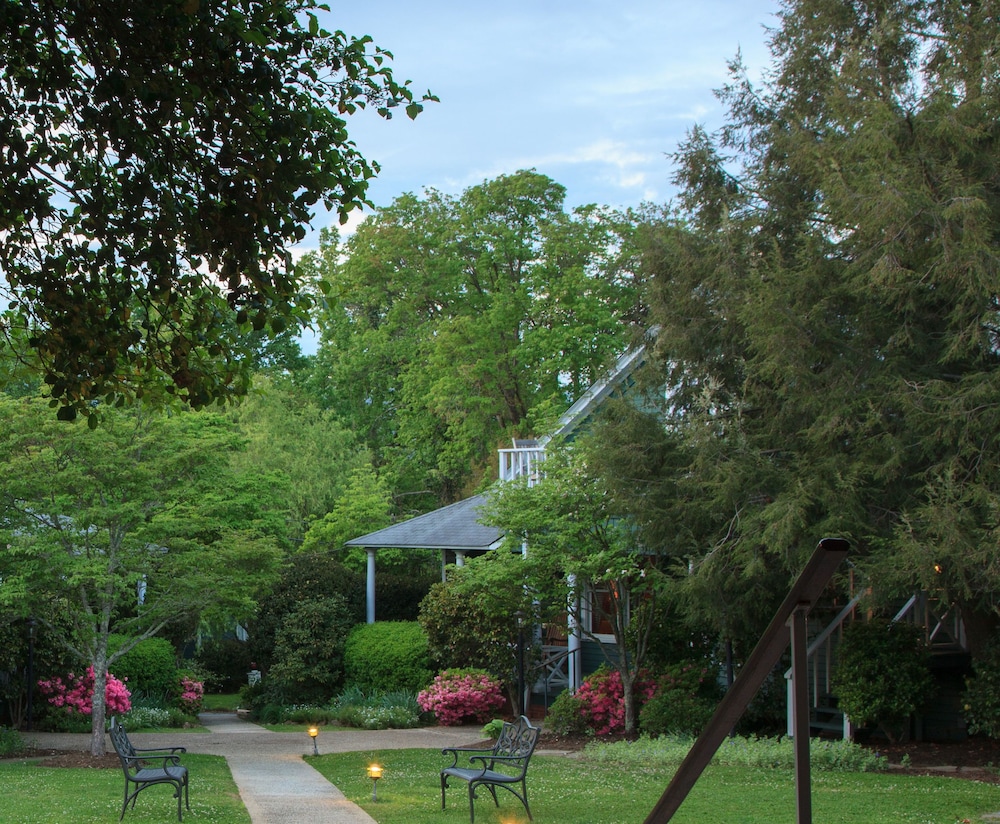 1906 Pine Crest Inn - photo 27