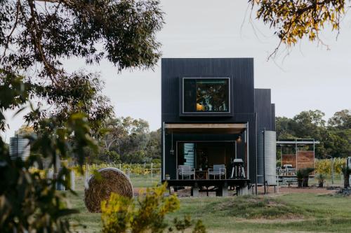Barn Hives Yallingup - carbon neutral hotel in Yallingup