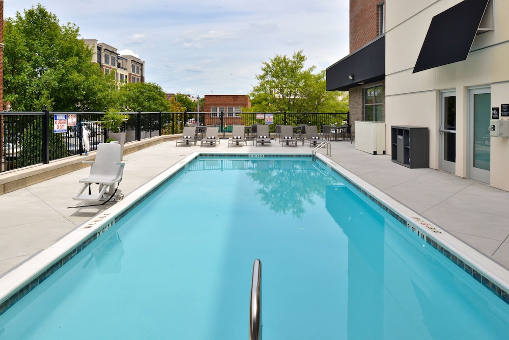 Hampton Inn & Suites Greensboro Downtown - photo 27