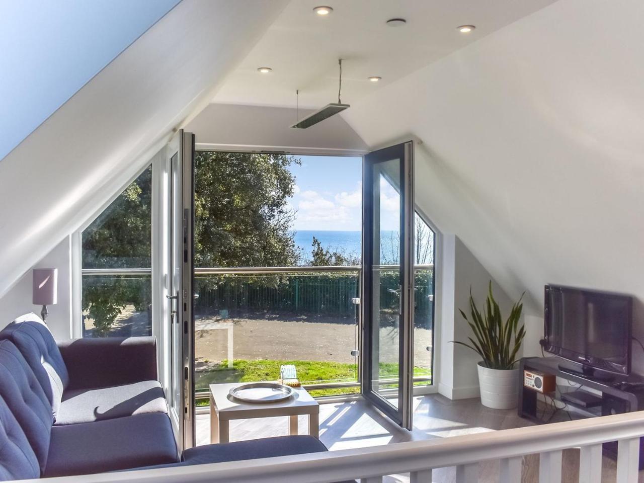 Sunny South Lodge — 4-Star Luxury Hotel in Sandown, United Kingdom