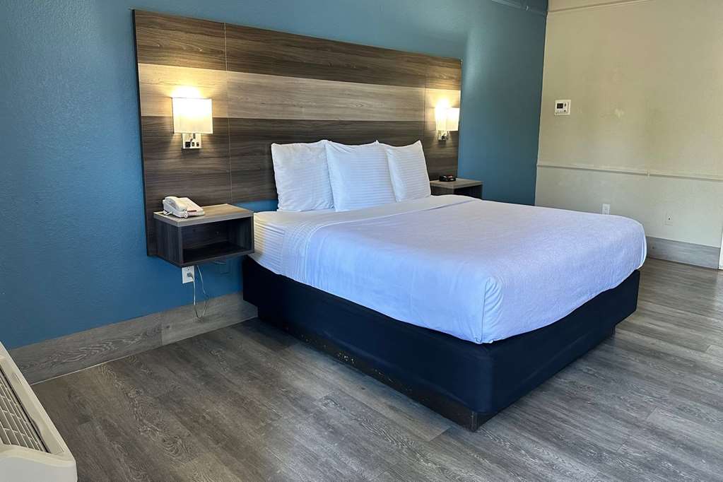 Days Inn by Wyndham San Diego Vista - photo 6