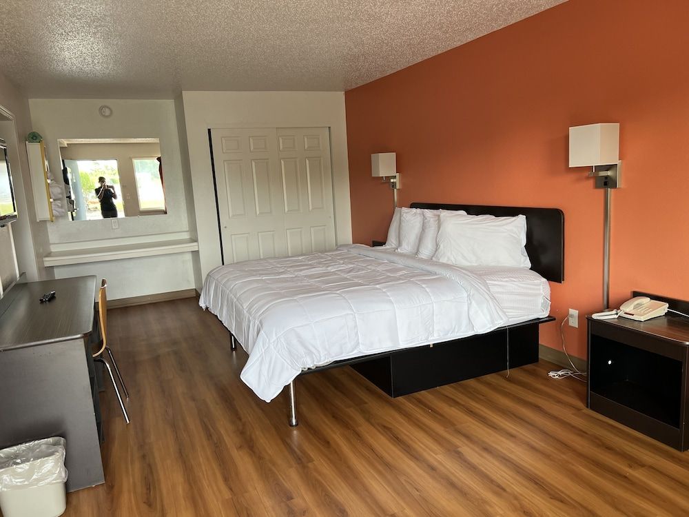 Lake Inn - photo 5
