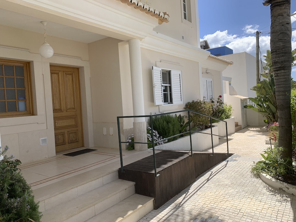 LV Premier Algarve FU1 pool AC garden sea view — 4-Star Luxury Hotel in Moncarapacho, Portugal