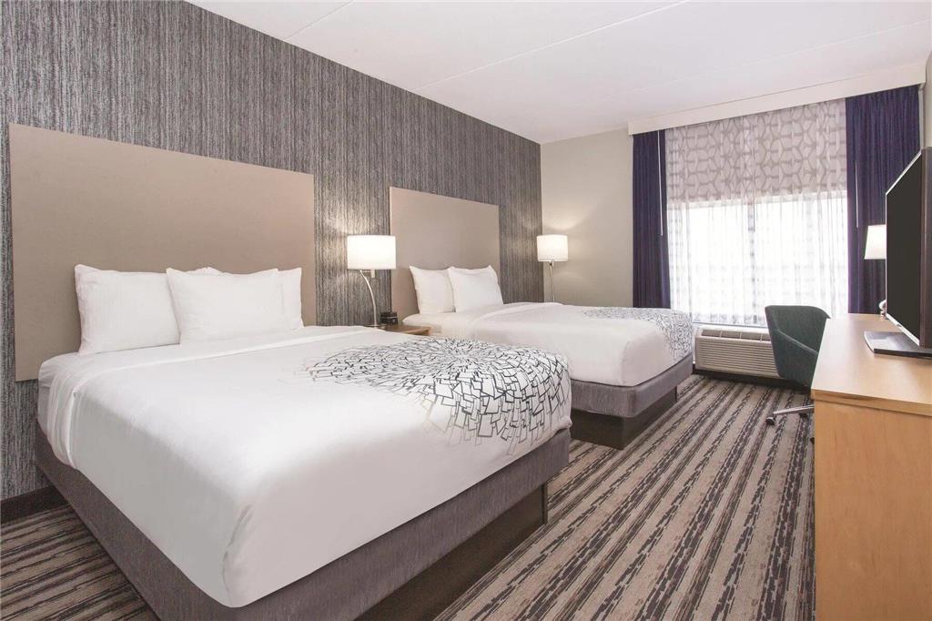 La Quinta Inn & Suites by Wyndham Buffalo Amherst - photo 27