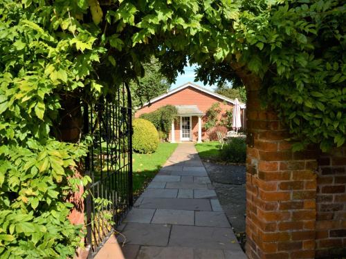 3 Bed in Llangollen 39974 — hotel in Overton