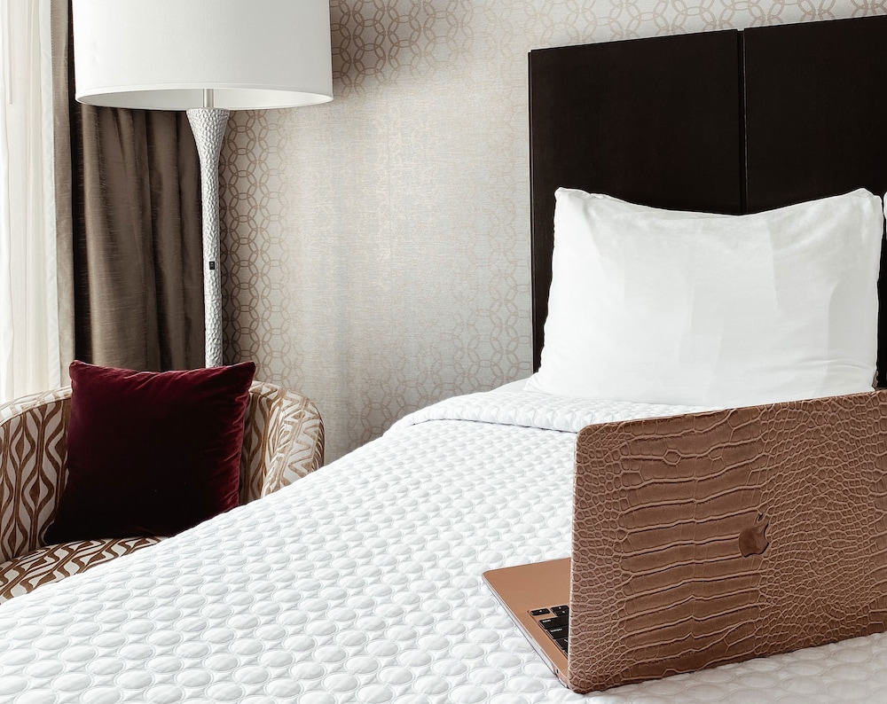 Crowne Plaza Chicago SW Burr Ridge by IHG - photo 9