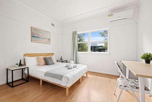Steps To Mall Train Eplore With Ease Prime Location In Seven Hills Shared Bathroom — Blacktown