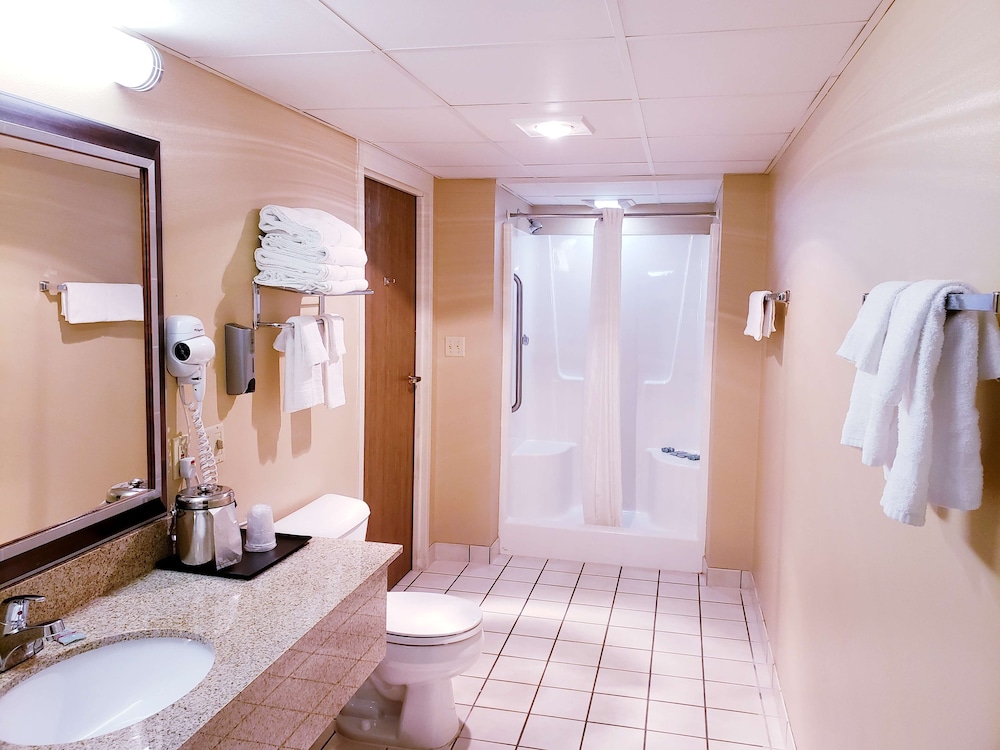 Quality Inn & Suites Black River Falls I 94 - photo 37