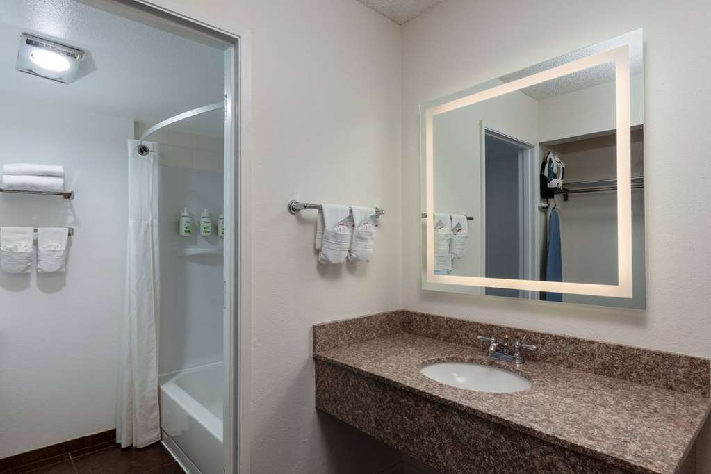 Ramada by Wyndham Spokane Airport - photo 19