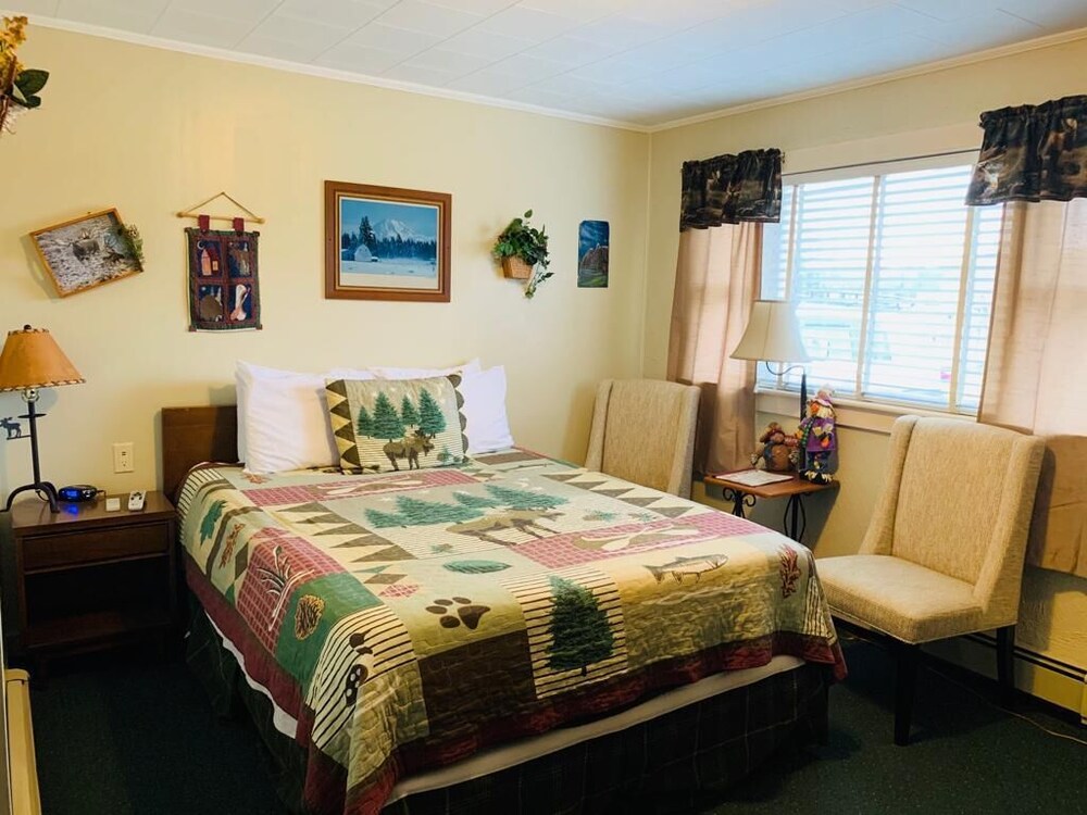 Carroll Motel & Cottages - photo 41
