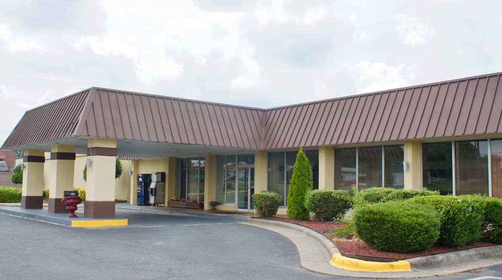 Rodeway Inn - carbon neutral hotel in Monroe