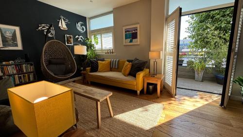 Glasgow Harbour Clyde Waterfront Apartment — 4-Star Luxury Hotel in Glasgow, United Kingdom