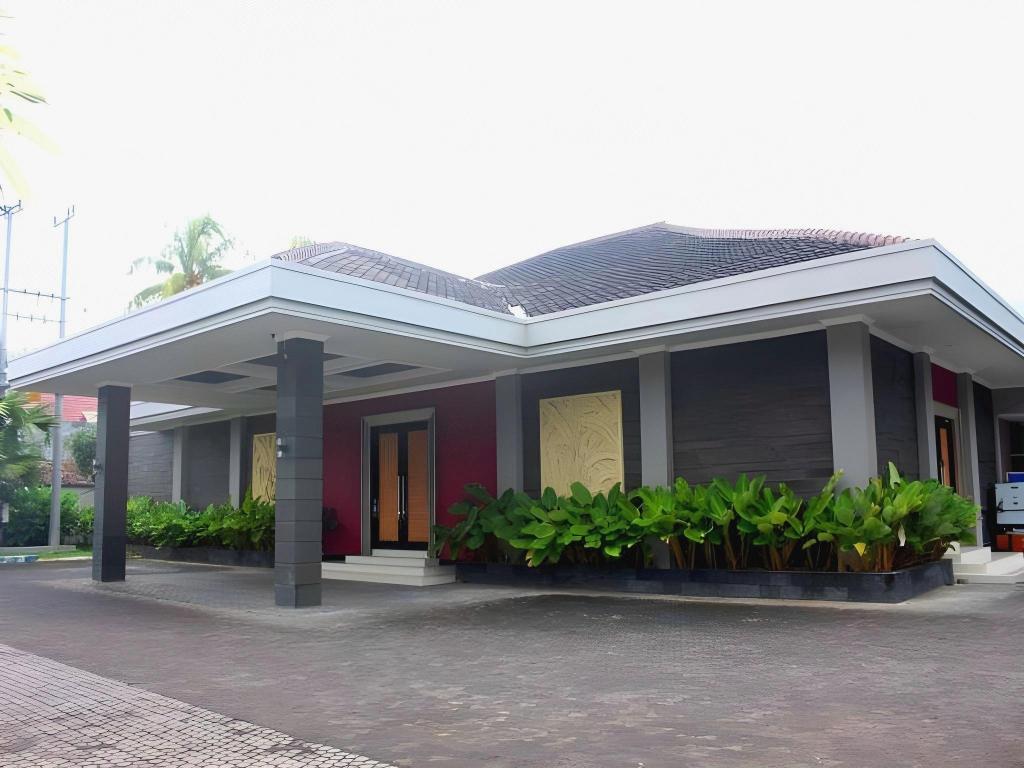 New Surya Hotel — Banyuwangi — photo 2