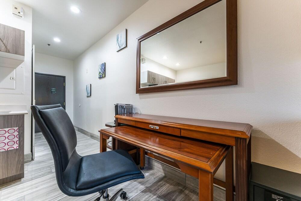 Hawthorn Suites by Wyndham Tempe - photo 42