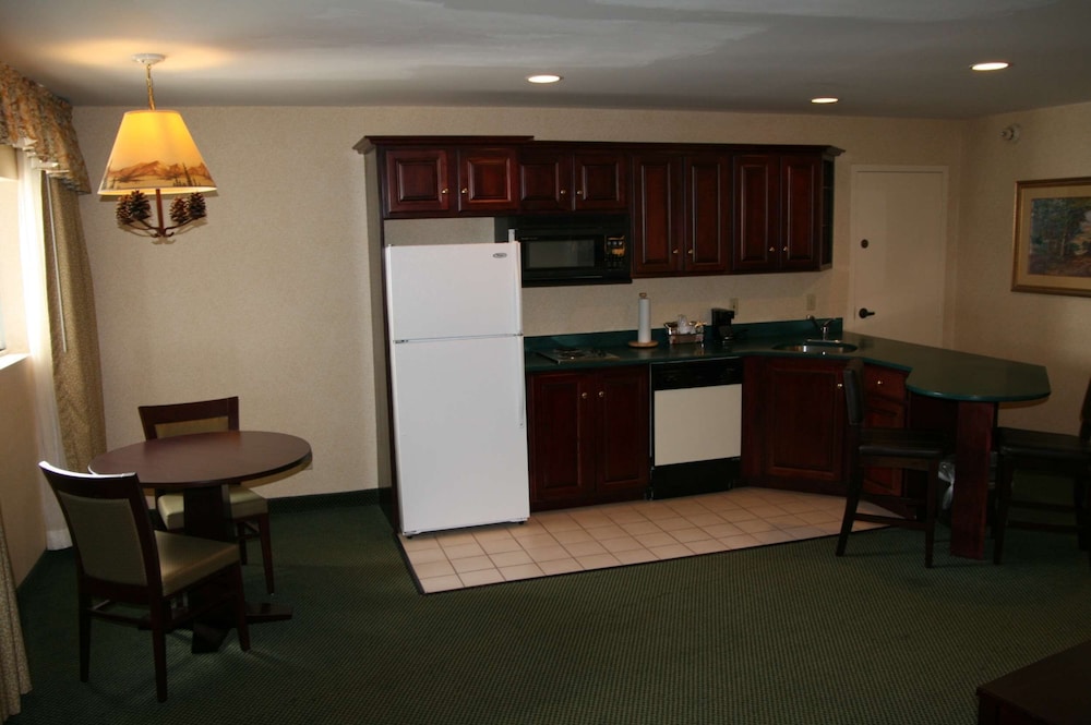 Hampton Inn Colchester - photo 23