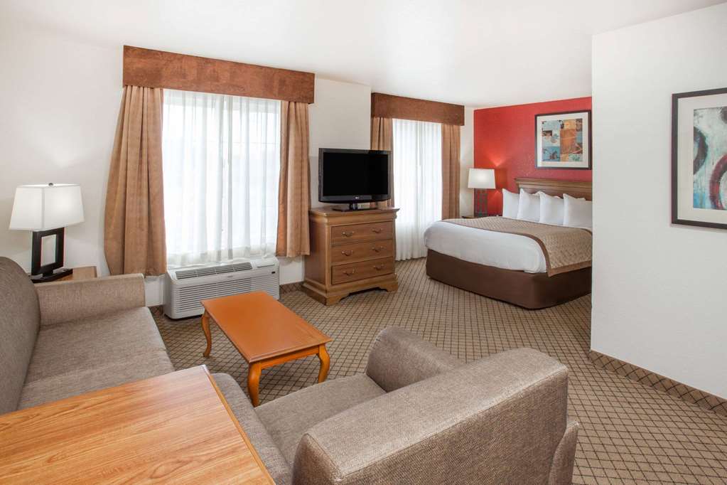 Hawthorn Extended Stay by Wyndham Decatur - photo 23
