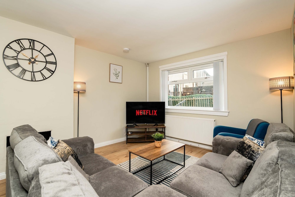 3 Bed House With Driveway 21355822 — Glenrothes