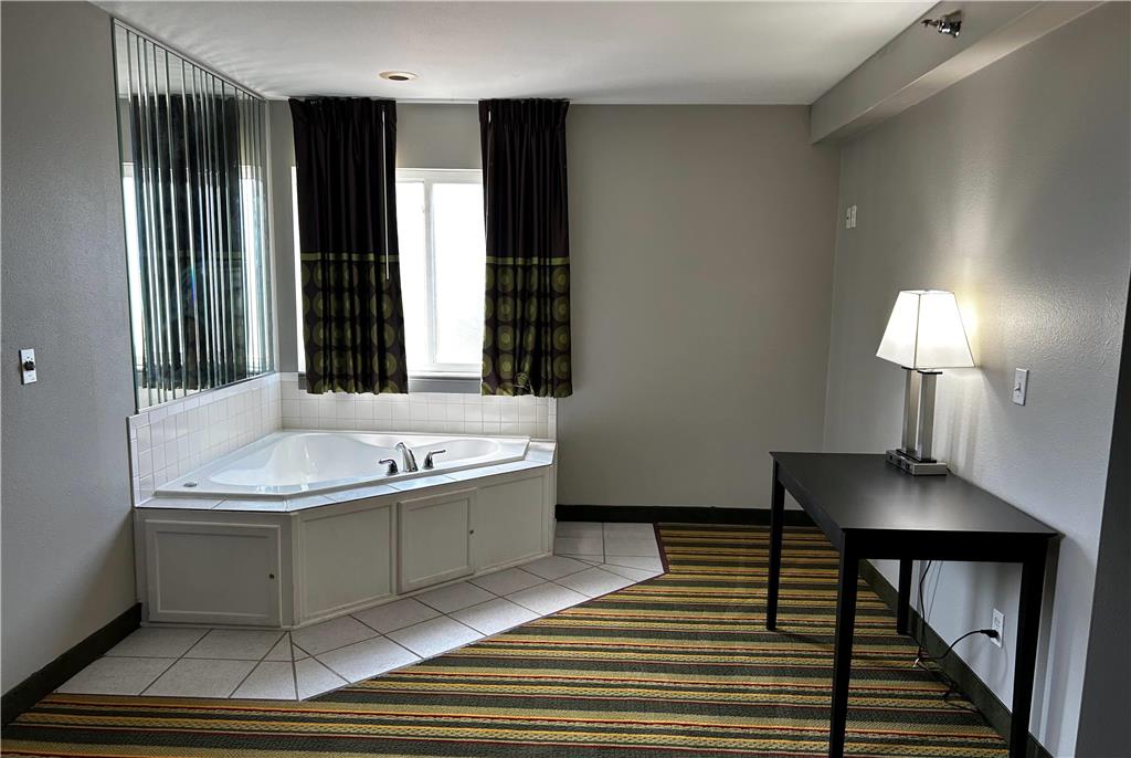 Super 8 by Wyndham Mound City - photo 15