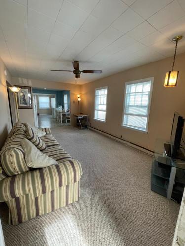 Next to Seaside Boardwalk Spacious 3 Bedroom — 4-Star Luxury Hotel in Seaside Heights, United States