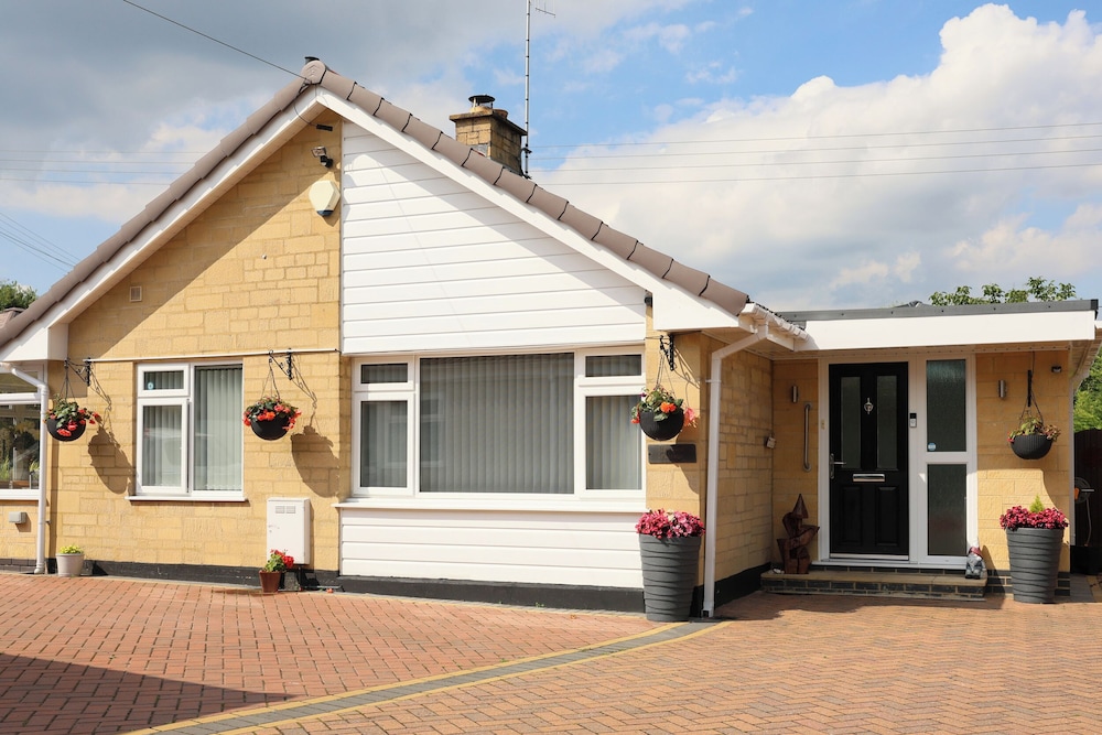 Howard Cottage — 4-Star Luxury Hotel in Evesham, United Kingdom