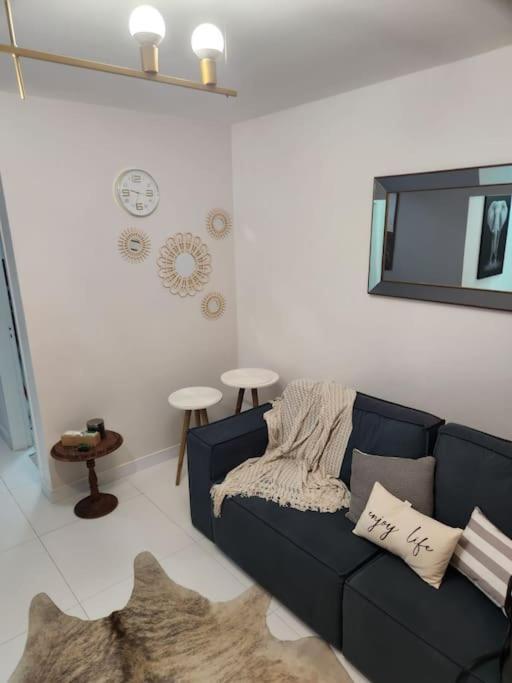 Apartamento Remodelado Novo a cuadra del mar Patio privado parking para auto pequeño medio