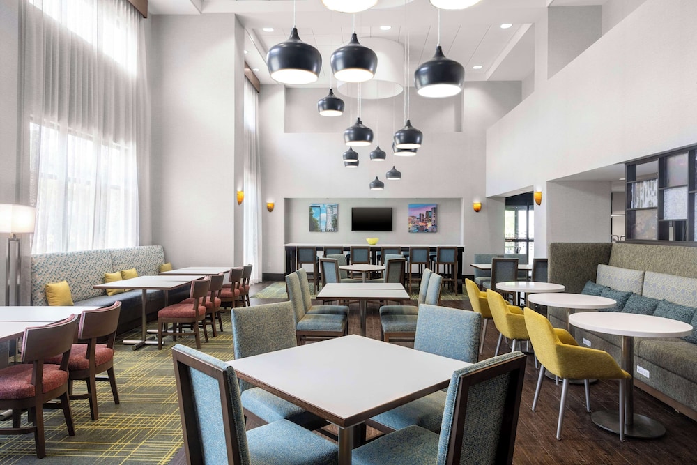 Hampton Inn & Suites Birmingham 280 East Eagle Point - photo 24