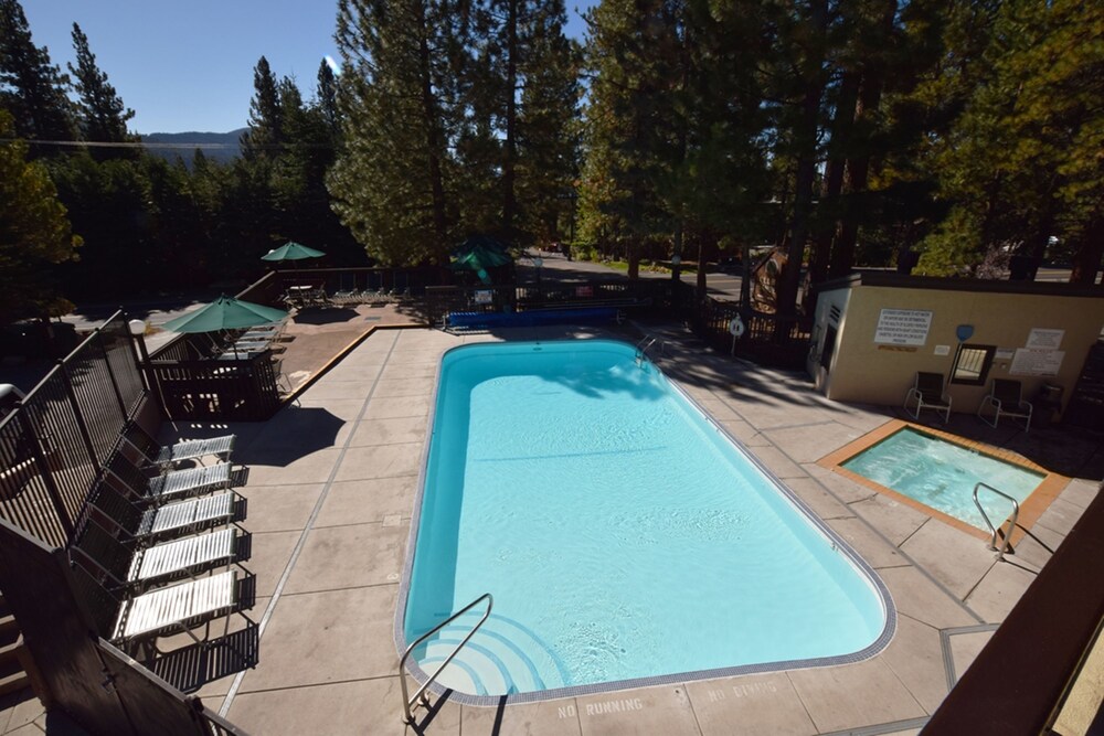 Club Tahoe - photo 11