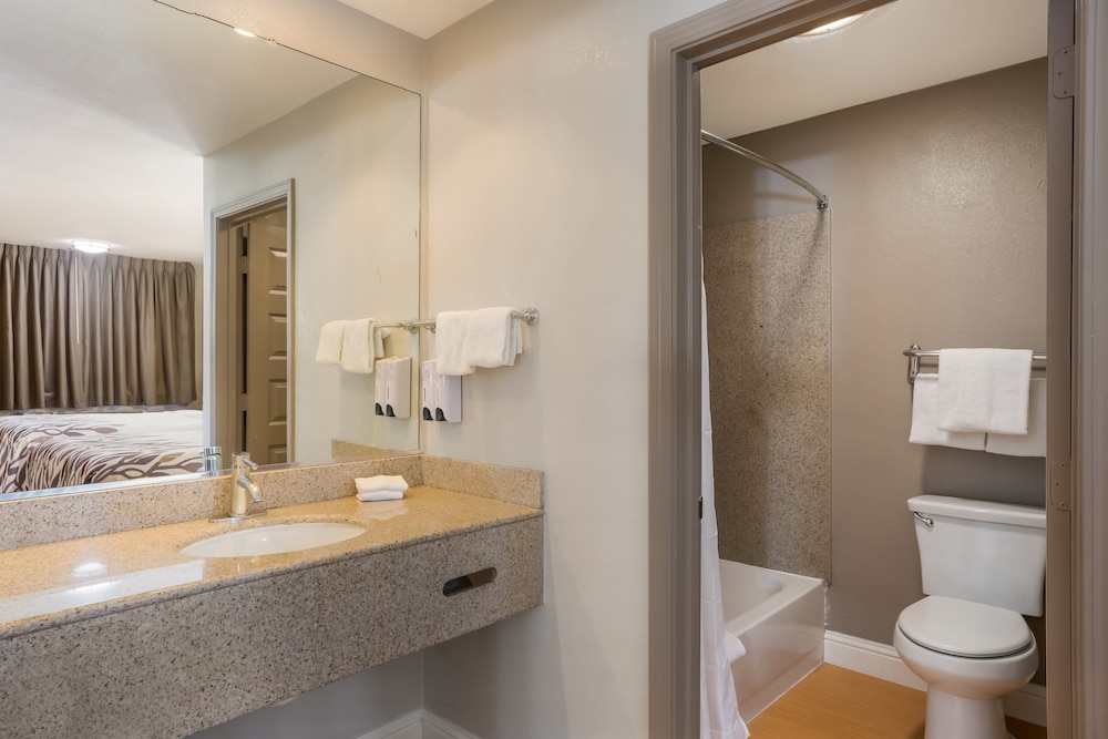 Red Roof Inn Stockton - photo 20