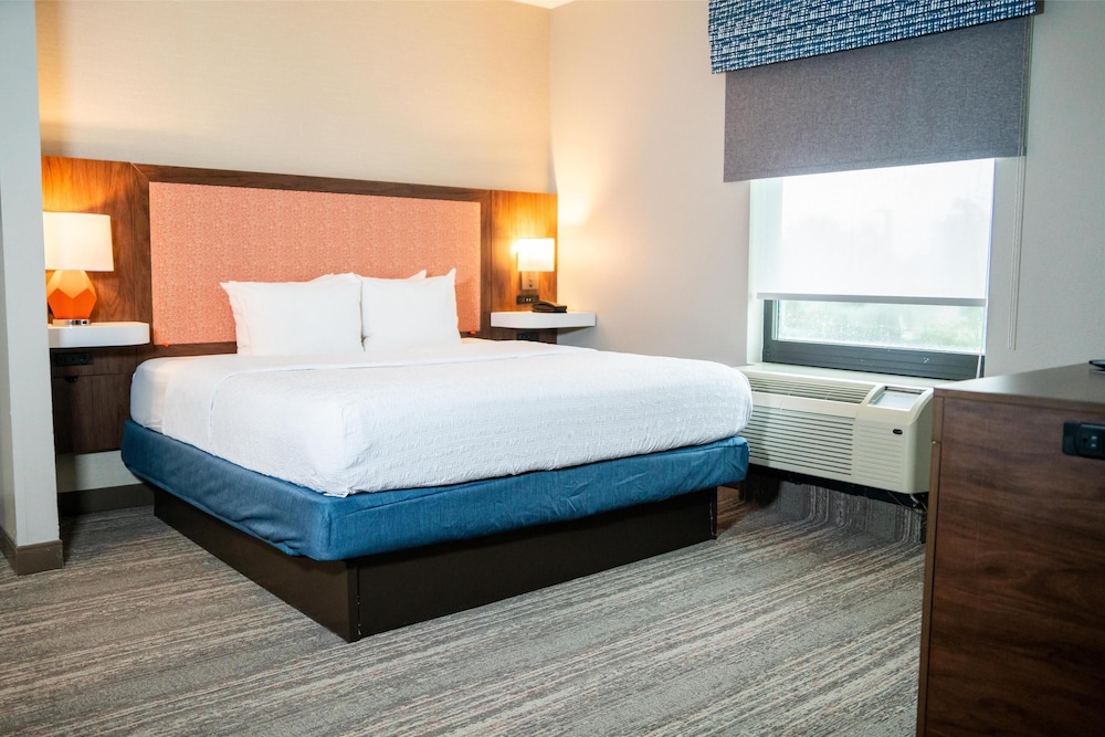 Hampton Inn Gonzales - photo 6