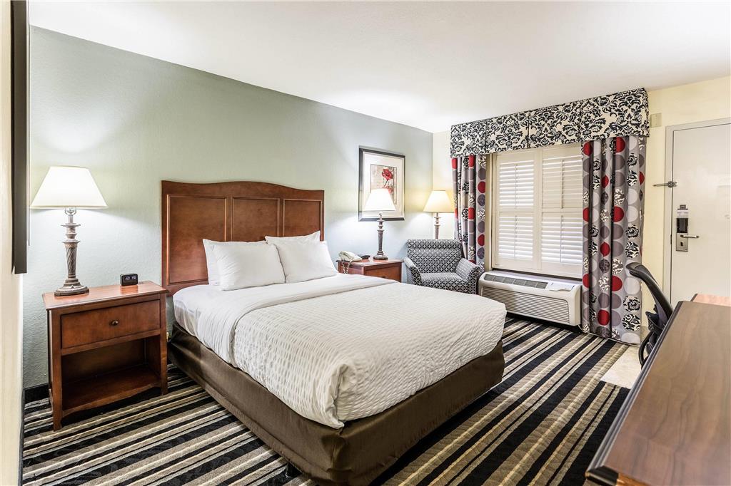 Clarion Pointe Huntsville Research Park - photo 21