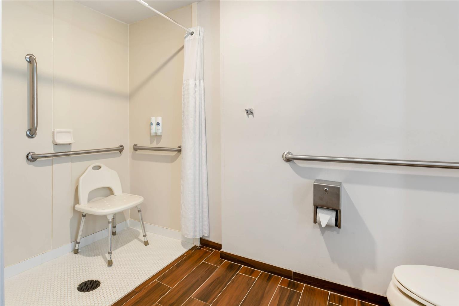 Comfort Suites East Brunswick South River - photo 12