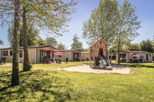 Vakantiepark de Luttenberg — 4-Star Luxury Hotel in Raalte, Netherlands