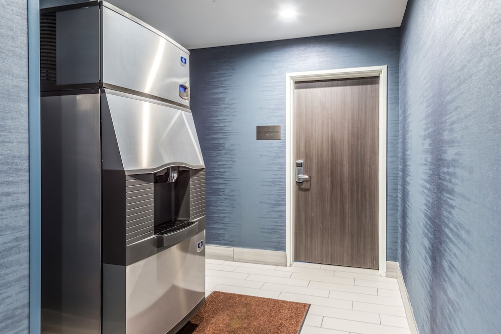 Fairfield Inn & Suites by Marriott St. Joseph Stevensville - photo 37