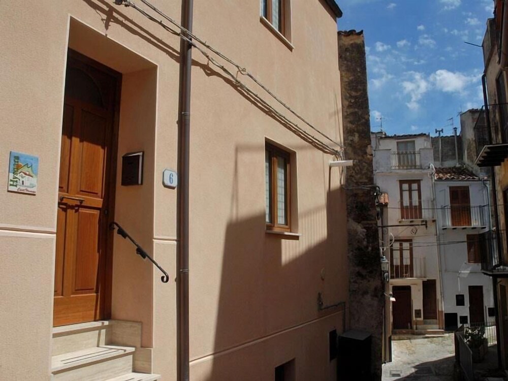 Hysnara Affittacamere in Isnello, Italy