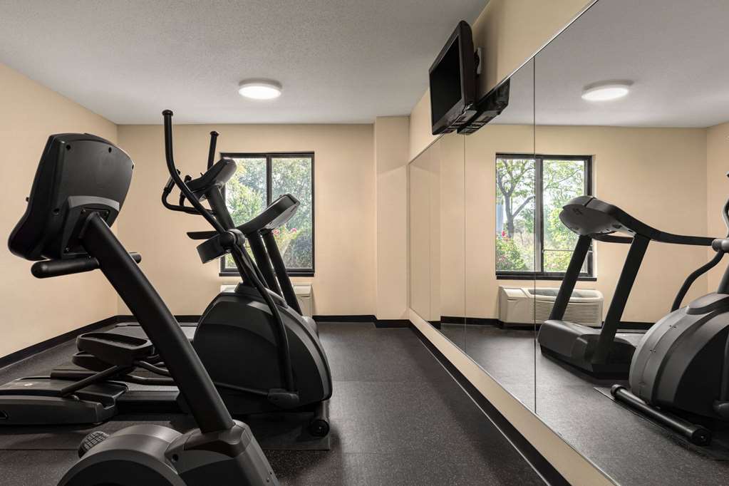 Super 8 by Wyndham Germantown Milwaukee - photo 9