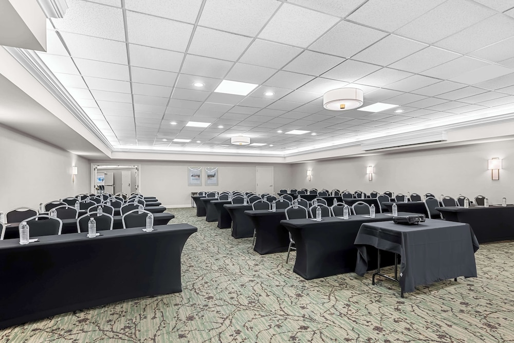 Best Western Plus Puyallup Hotel - photo 42