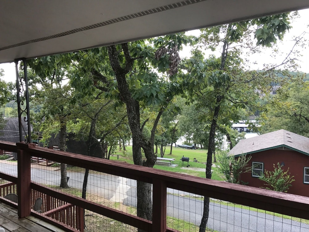 Calm Waters Cabin Resort - photo 112