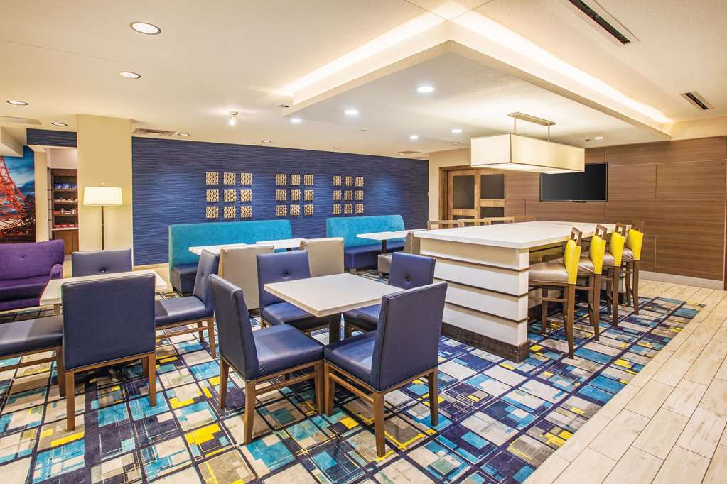 La Quinta Inn & Suites by Wyndham Duluth - photo 25