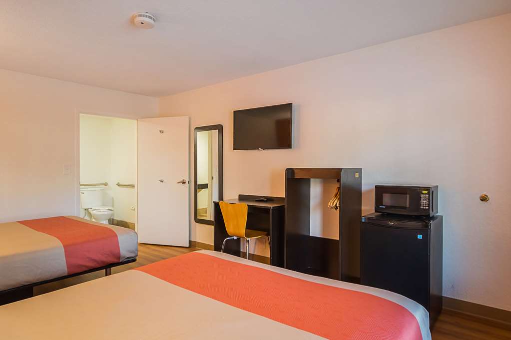 Motel 6 Savannah GA Midtown - photo 14
