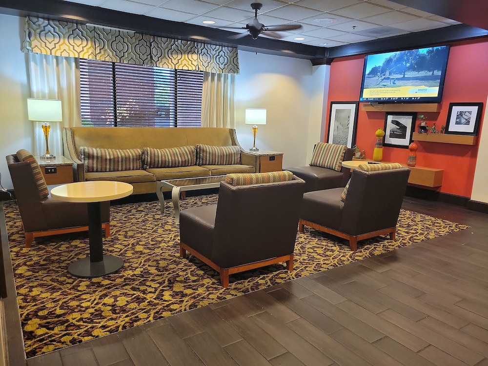 Hampton Inn Pensacola Airport - photo 9