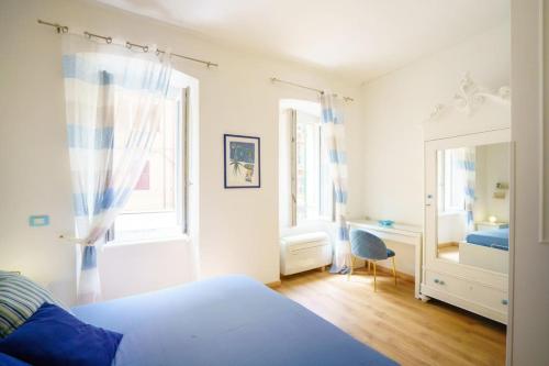 Umbre de Muri Riomaggiore 5 terre in Riomaggiore, Italy