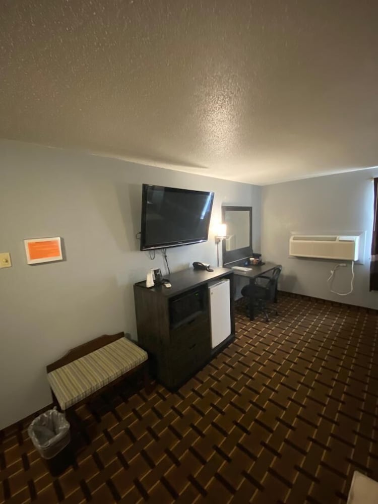 Faribault Hometown Inn & Suites - photo 12