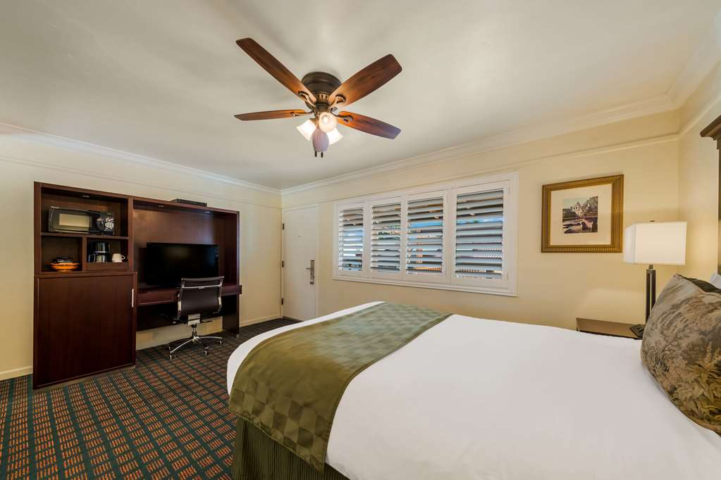 Clarion Collection Carmel Oaks Inn - photo 31