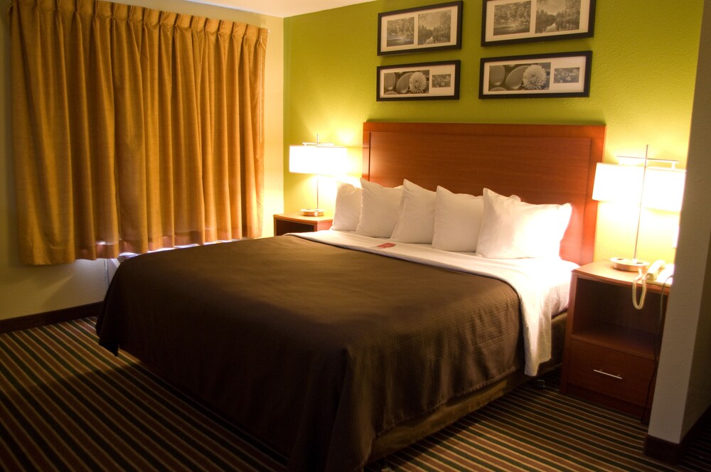 Howard Johnson by Wyndham Urbana - photo 5