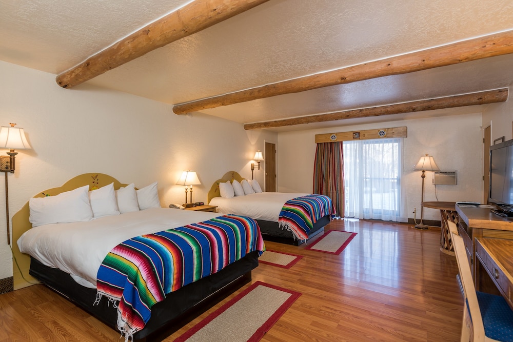El Pueblo Lodge - photo 13